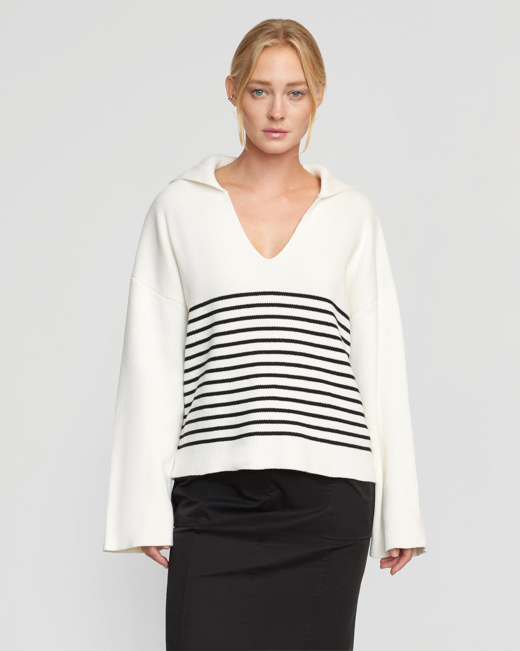 White cotton outlet v neck sweater